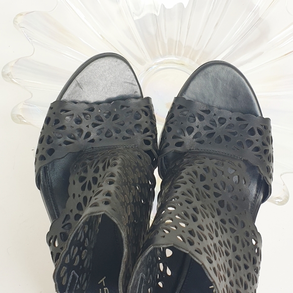 Via Spiga Garnet Laser-Cut Floral adjustable Ankle Strap open toe heel sandals - Picture 9 of 11